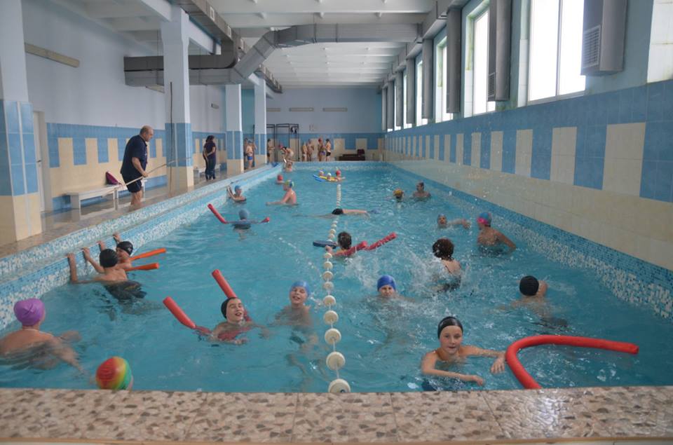 Плавальний басейн та спортивний зал з ...
