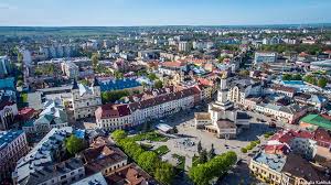 Франківськ встановив ціну навчання й лікування для селян. Хто заплатить?