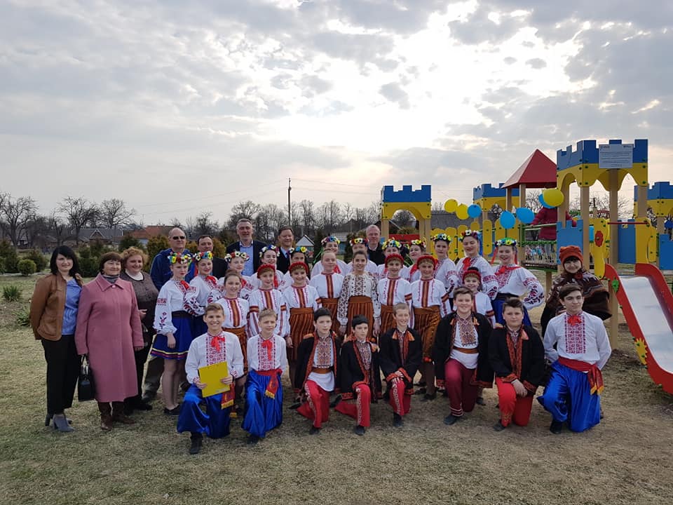 Відкриття дитячого майданчика в с. Нижній ...
