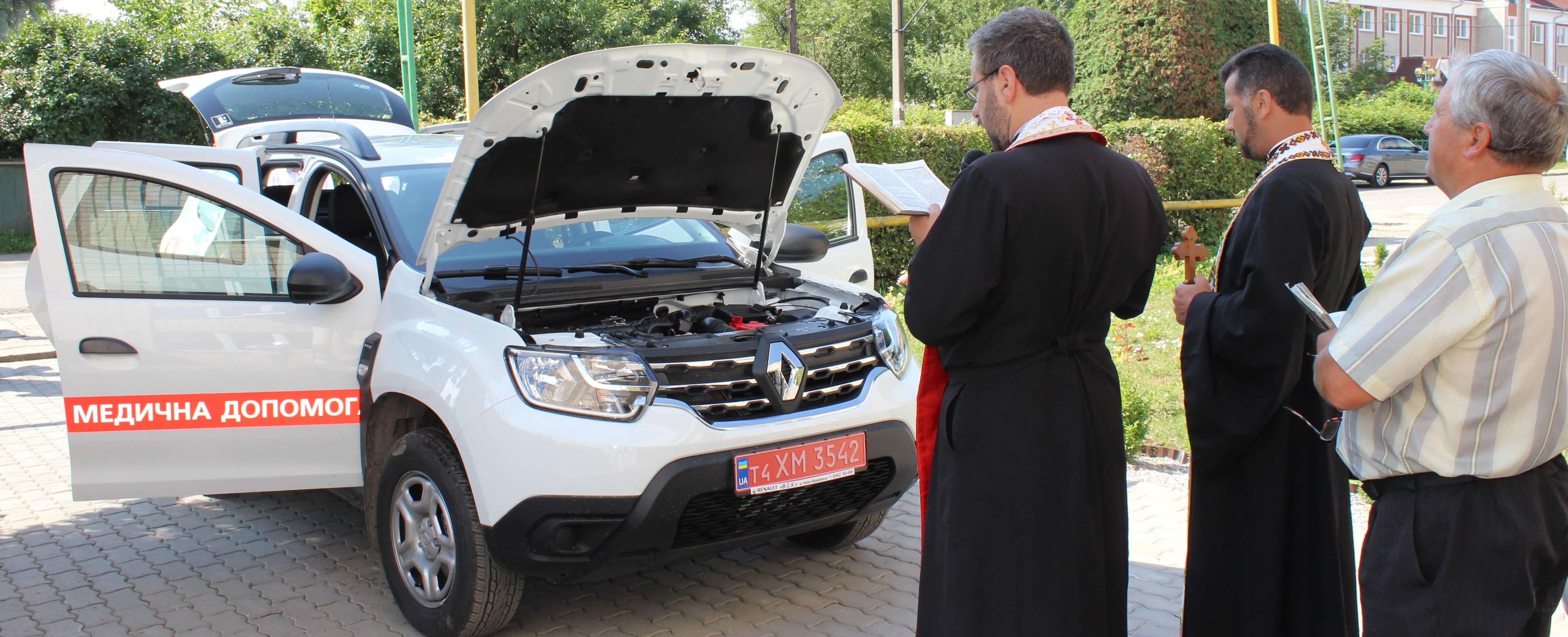 Печеніжинська амбулаторія отримала новий службовий автомобіль «Renault Duster»