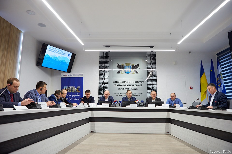 Експерти занепокоєні можливими конституційними змінами, які вплинуть на децентралізацію: Канал 402