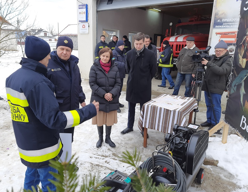 Поляки передали обладнання добровільній пожежній дружині ...