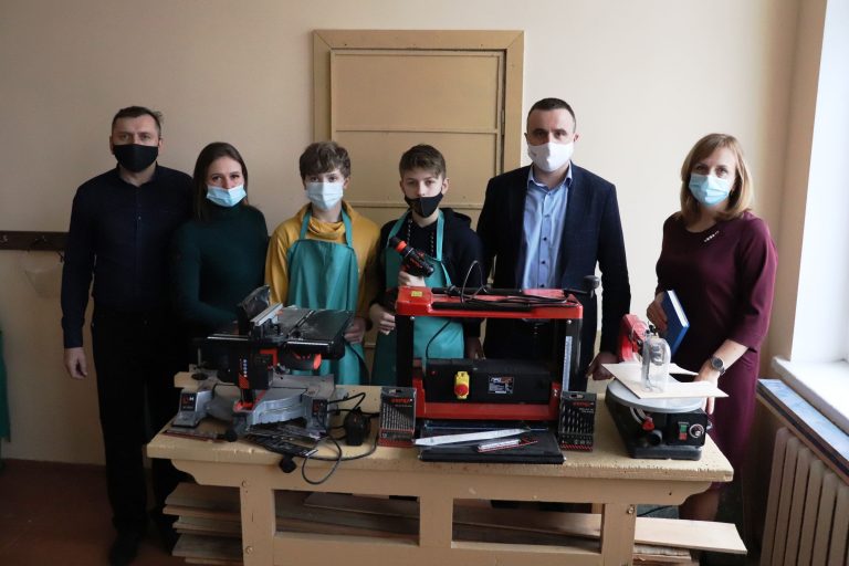 ШКІЛЬНЕ ПІДПРИЄМНИЦТВО У ЯМНИЦЬКОМУ ЛІЦЕЇ. ПЕРШИЙ ...
